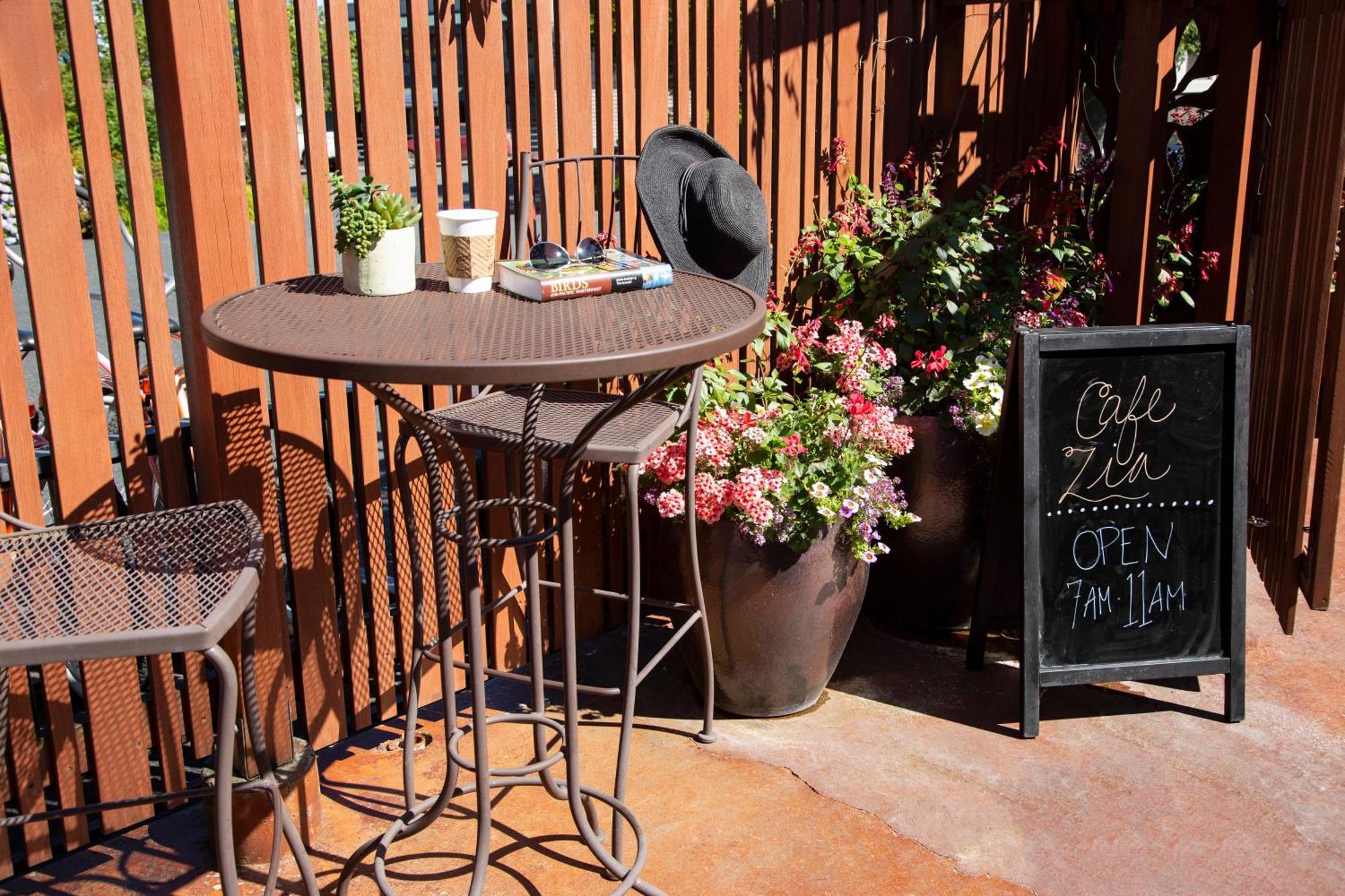 Earthbox & Inn