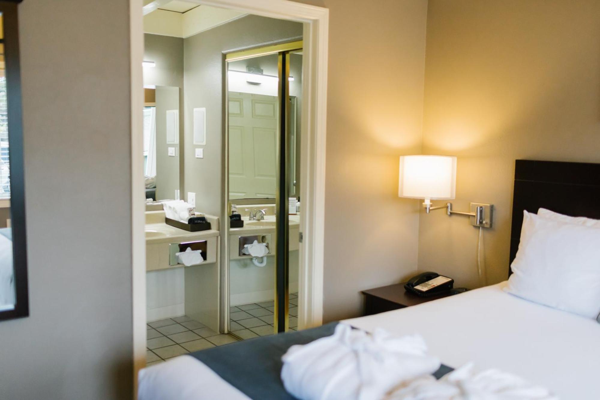 Earthbox & Inn
