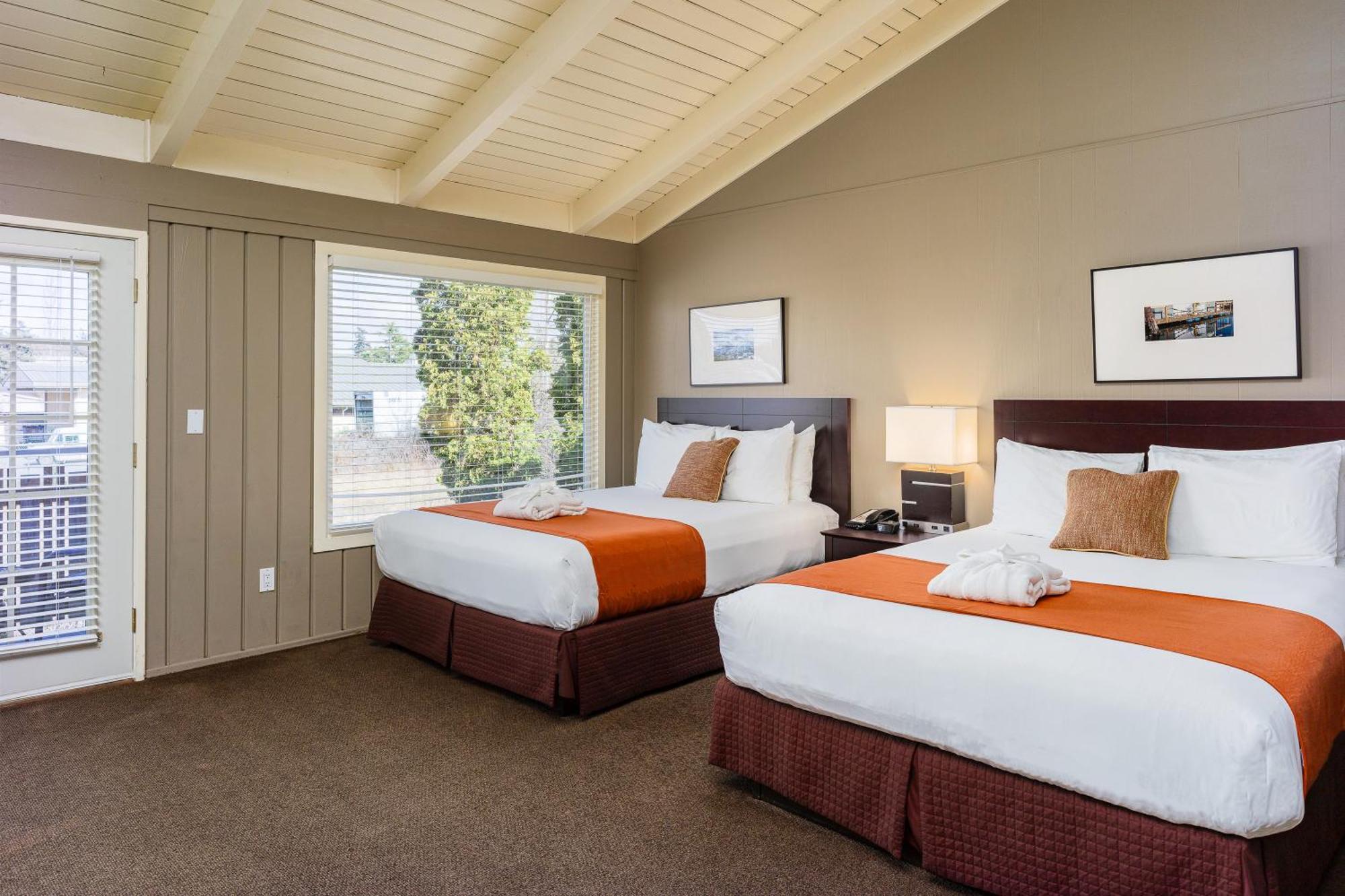 Earthbox & Inn 3*